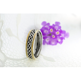 Wedding band for hem