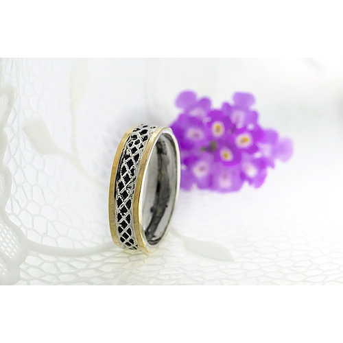 Wedding band for hem